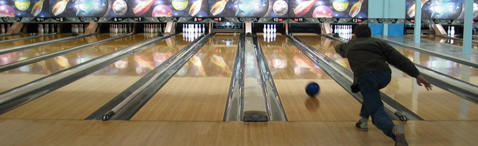 Éléments De Bowling Réalistes Équipement De Jeu De Sport De Défi Quilles  Debout Et Tombantes Piste De Balle Et De Bowling Tableau Daffichage  Électronique Pour Les Résultats Activité De Loisirs En Intérieur